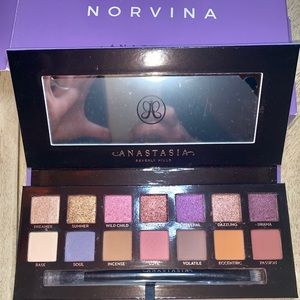 NIB Norvina Anastasia Beverly Hills